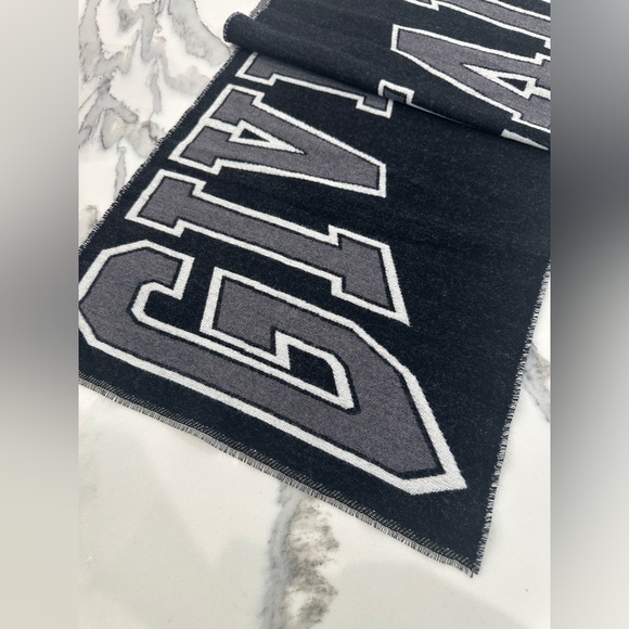 Givenchy College Logo Wool Scarf - Picture 3 of 5